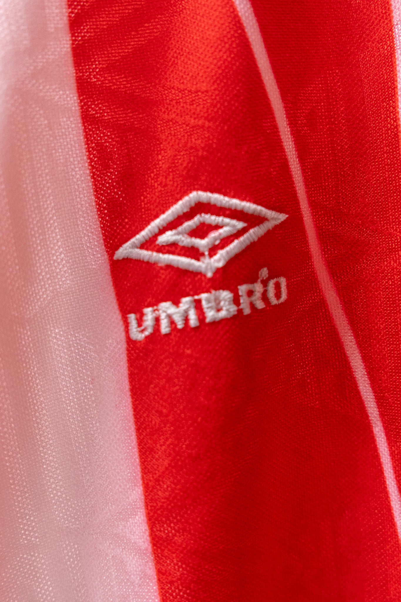 Vintage - Umbro Red Geometric Futbol/SoccerJersey – #10 – Size M