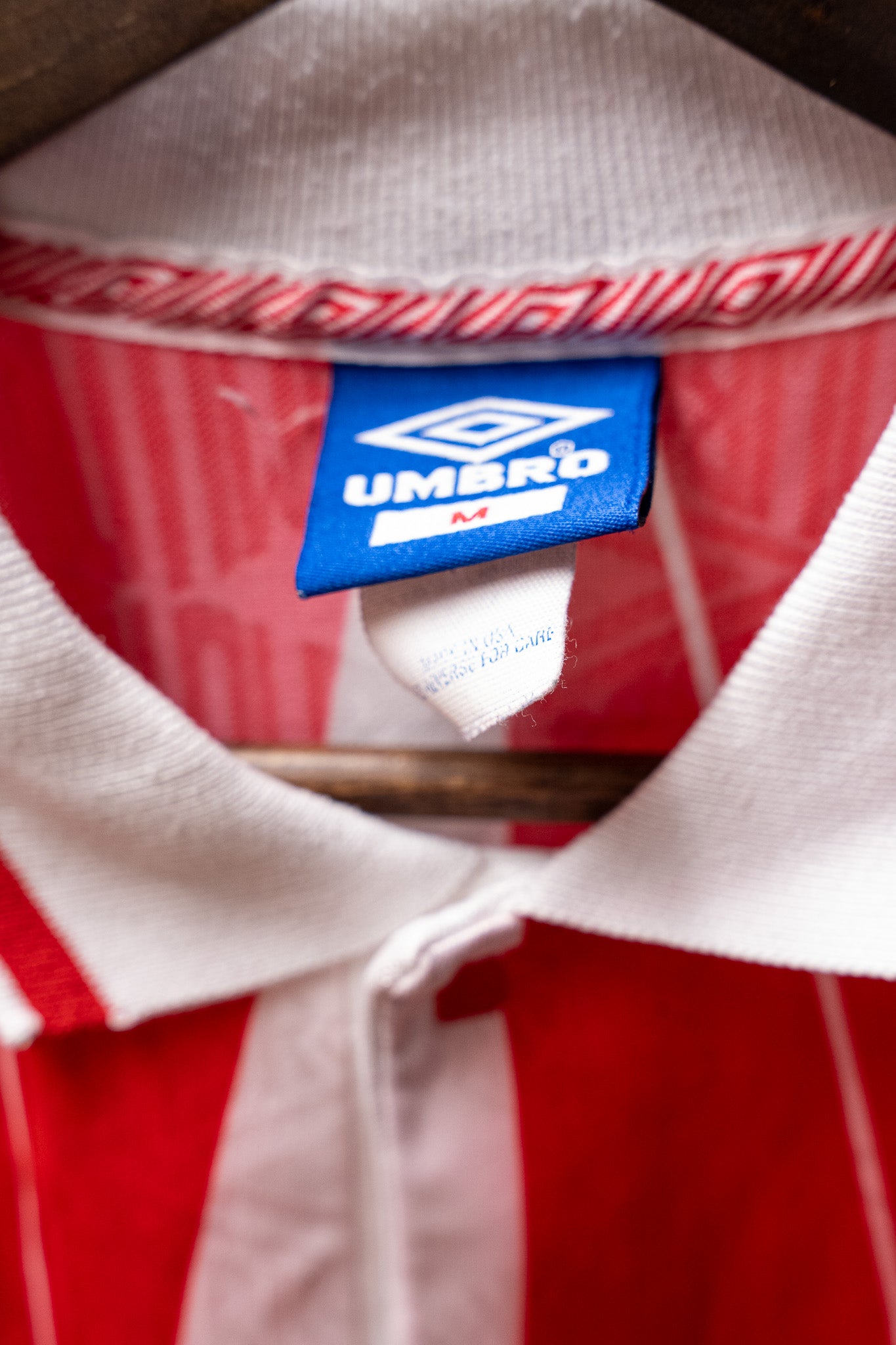 Vintage - Umbro Red Geometric Futbol/SoccerJersey – #10 – Size M