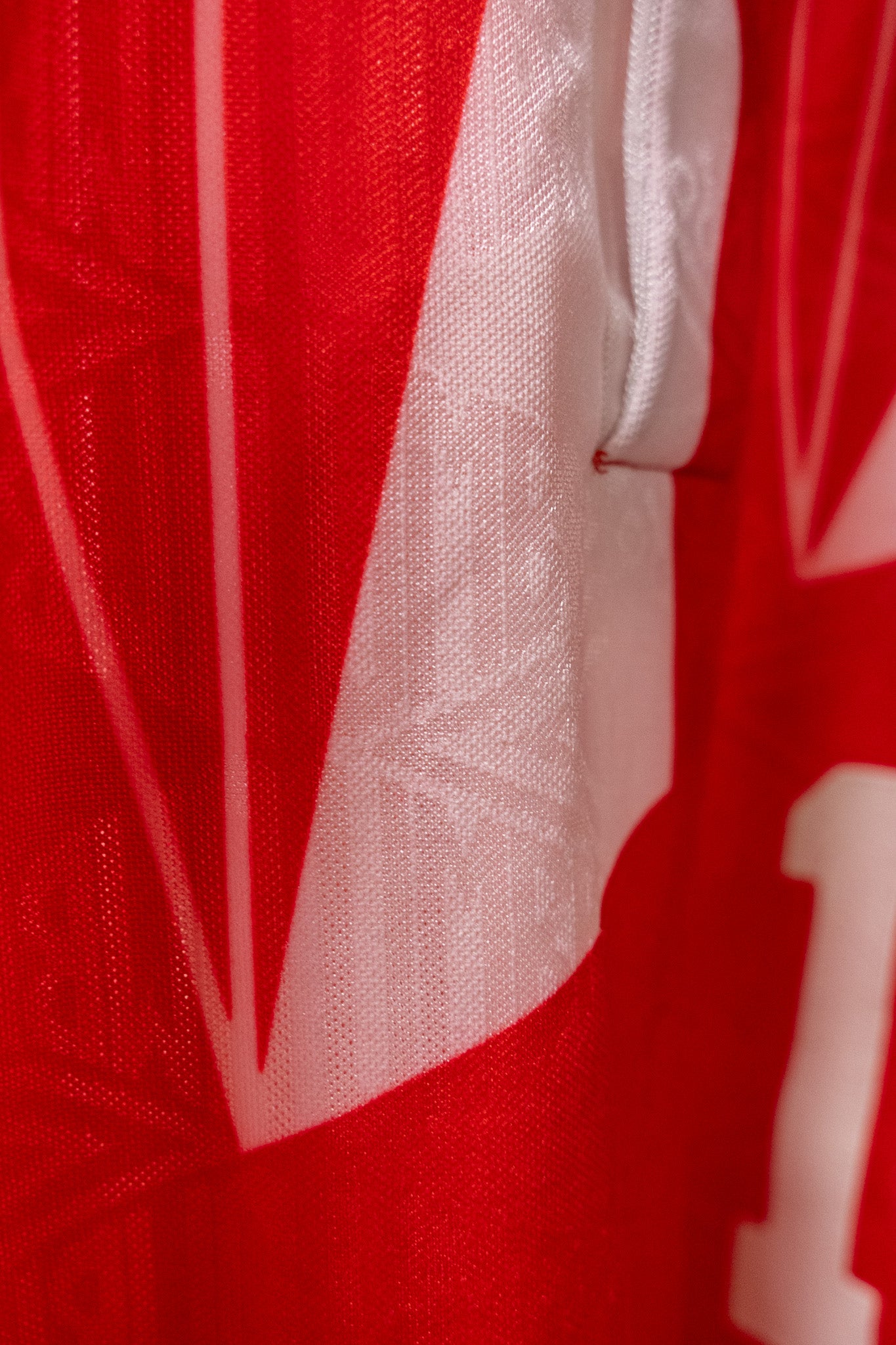 Vintage - Umbro Red Geometric Futbol/SoccerJersey – #10 – Size M