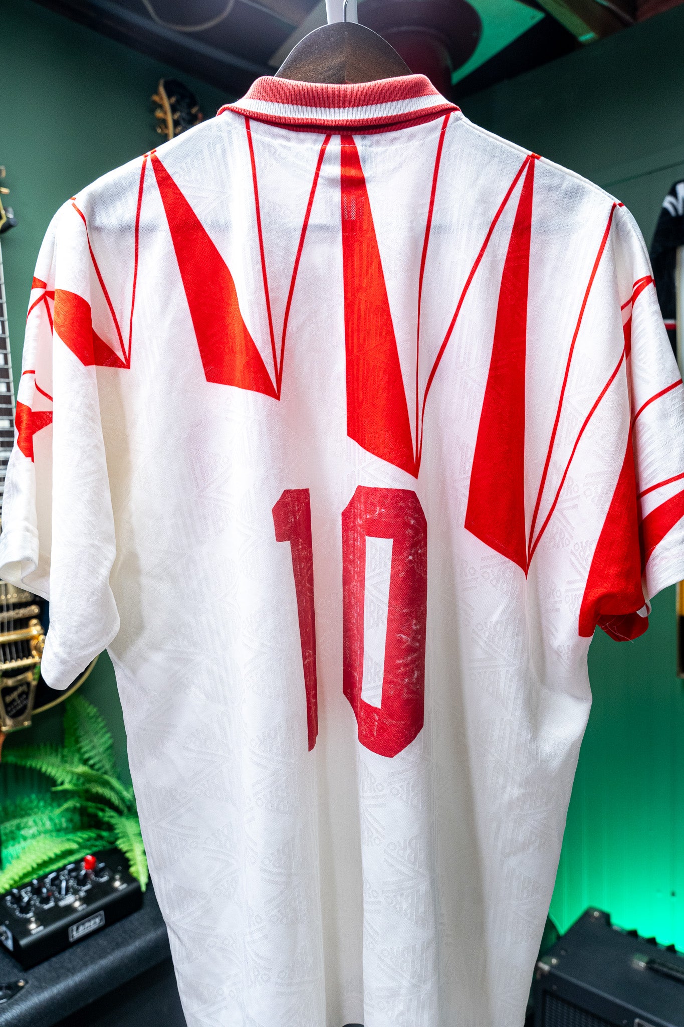 Vintage - Umbro 1990s Red & White Patterned Futbol/Soccer Jersey – #10 – Size Large